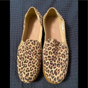 Toms casual loafers, worn once, comfy, cute